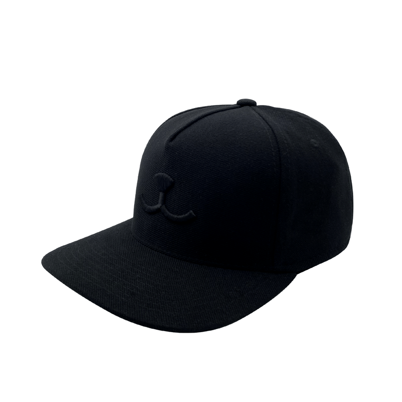 BONE_PRETO_E_PRETO_1