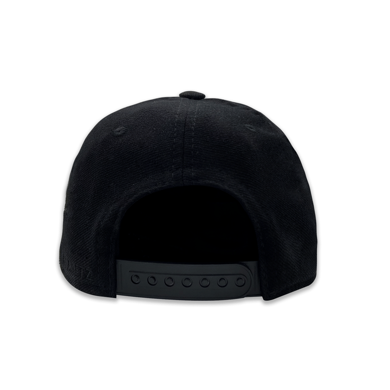 BONE_PRETO_E_PRETO_3